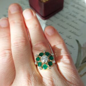 Bague vintage diamant "Hellébore" - diamants, émeraudes, or 18k - début XXè siècle.