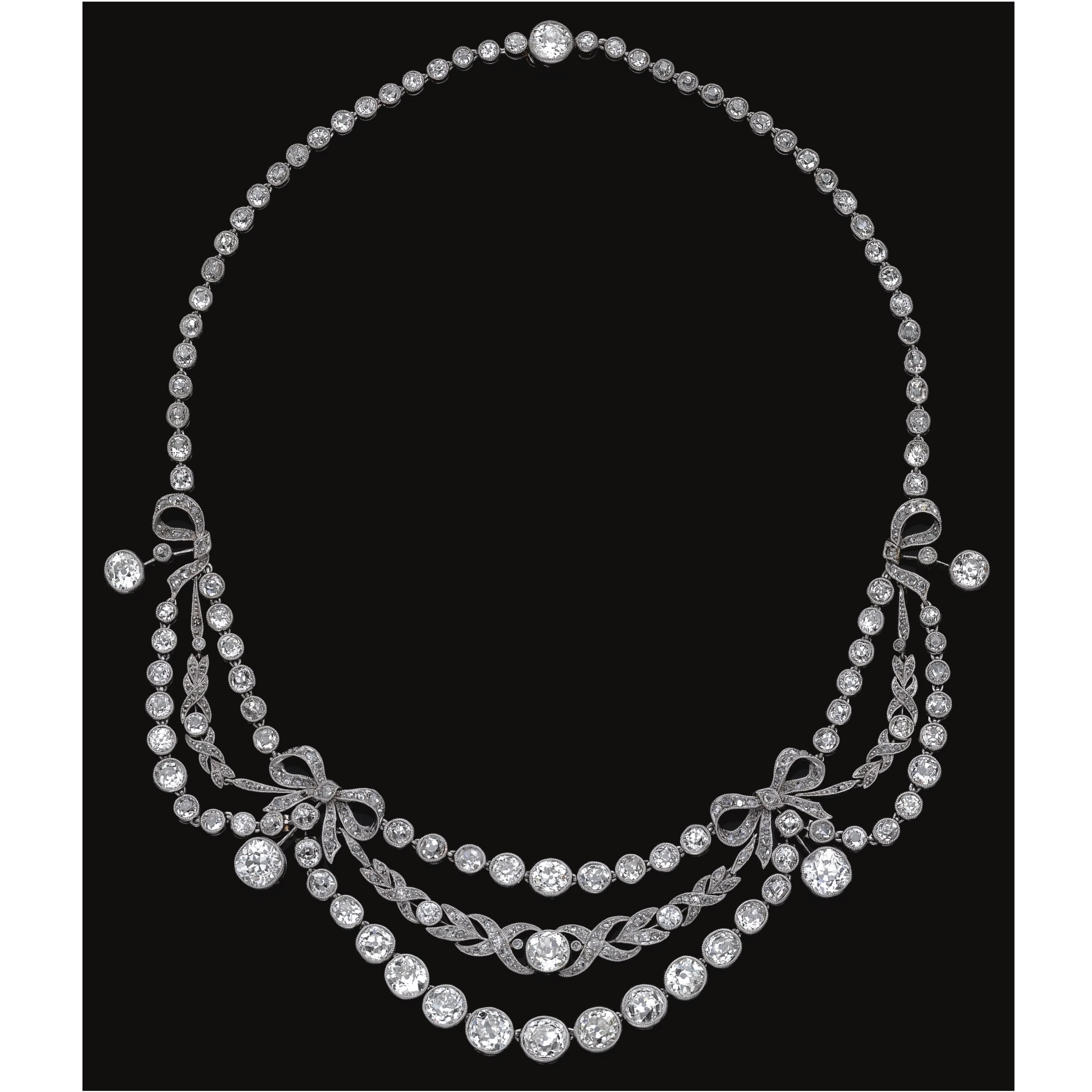 Collier de style guirlande, vers 1910, platine et diamants. ©Sotheby's