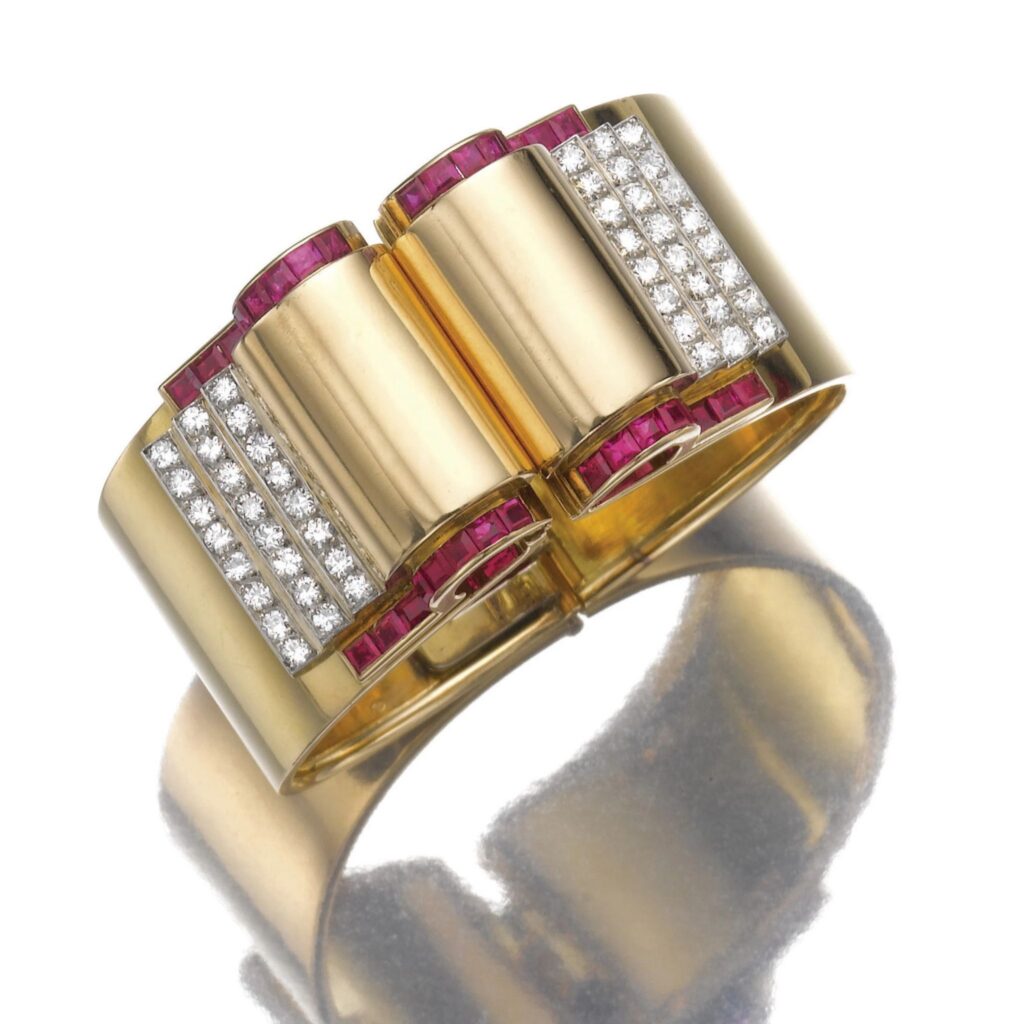 Bracelet manchette vers 1935, or, diamants, rubis, Sotheby's