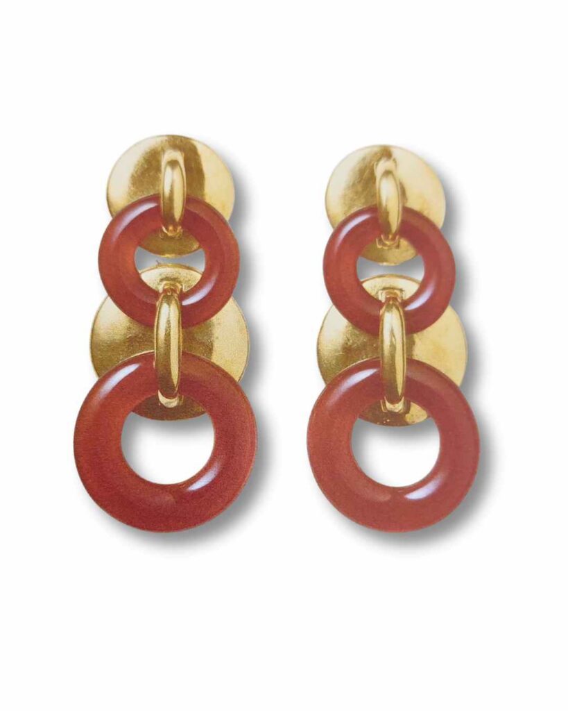 Cartier, pendants d'oreilles, New-York, créé par Aldo Cipullo pour Cartier, 1972, or et cornaline, coll Cartier
