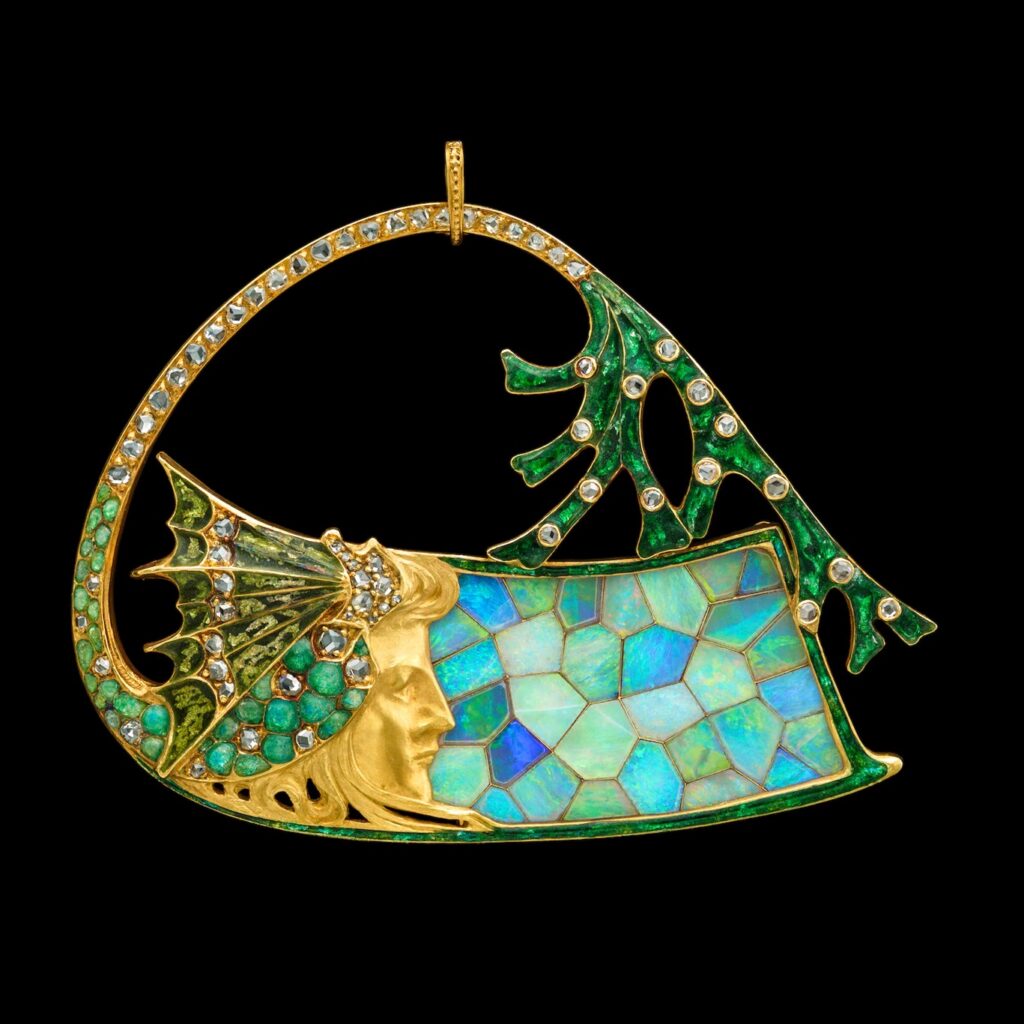 Georges Fouquet, Pendentif Nymphe des mers, Or, mosaïque d'opales, émail et diamants, Vers 1900-1905. Tokyo, ©Collection Albion Art Institute. Photo Tsuneharu Doi