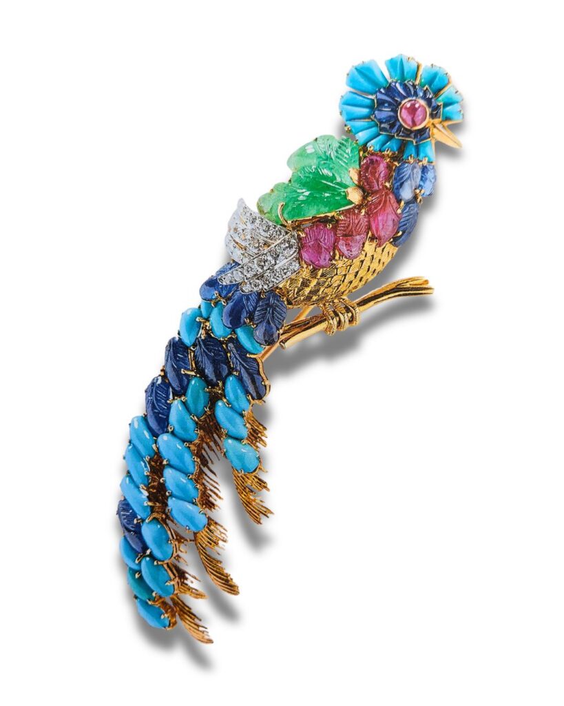 Mauboussin, broche Oiseau de Paradis (quetzal), années 1960, or, saphirs, rubis, émeraudes, diamants, turquoises, coll. particulière