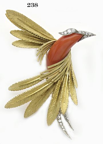 Pierre Sterlé, broche oiseau en vol, or, platine, diamants, corail.