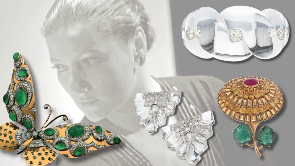 En arrière-plan : photo de Suzanne Belperron - puis collection de bijoux signés Suzanne Belperron -  Broche papillon vers 1940, poinçons de maître Groene et Darde ©Aguttes - Paire de clips en cristal de roche, or gris, platine, diamants taille ancienne, vers 1945 ©Sotheby's - Bracelet en cristal de roche, or gris, platine, diamants taille ancienne, vers 1935 ©Sotheby's - Clip Fleur, citrine, diamants fancy yellow, rubis, émeraude, vers 1940, poinçons de maître Groene et Darde ©Aguttes