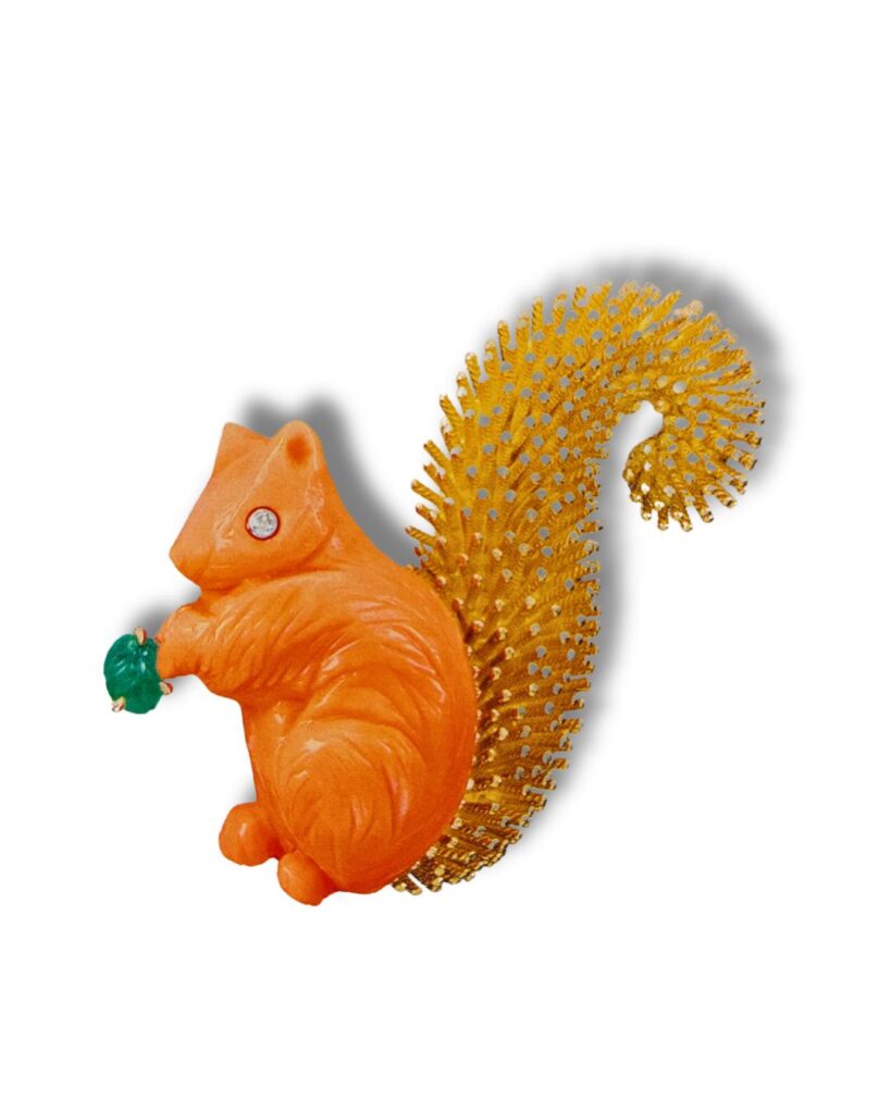 Van Cleef and Arpels, Clip Ecureuil, 1965, or, diamants, émeraude et corail, coll. VCA