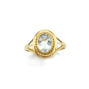 Bague aigue-marine néo-romantique - Fin XIXème - Attribuée à la Maison Lyonnet à Lyon en or jaune 18k, serti clos d'un aigue-marine, fil d'or torsadé et épaulement à trois fils
