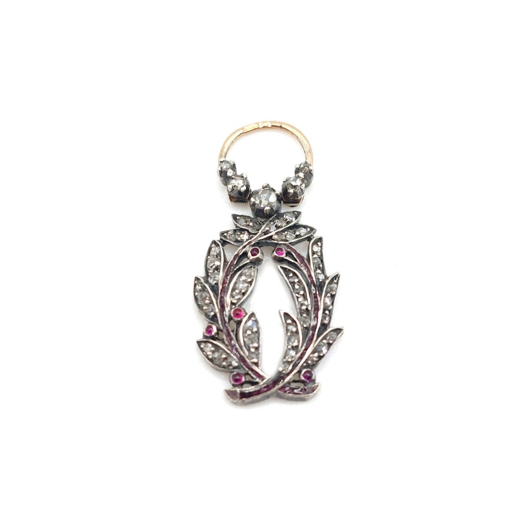 Pendentif Palmes Académiques - diamants et rubis, époque XIXème siècle en argent et or, serti de diamants et rubis violets.