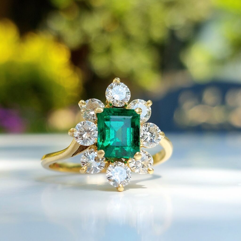 Bague marguerite émeraude de Zambie et diamants — certifiée GemParis