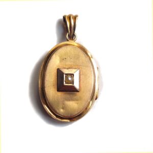 Pendentif médaillon porte-souvenir XIXe siècle, or 18k et perle