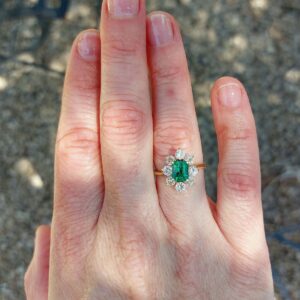 Bague marguerite émeraude de Zambie et diamants — certifiée GemParis