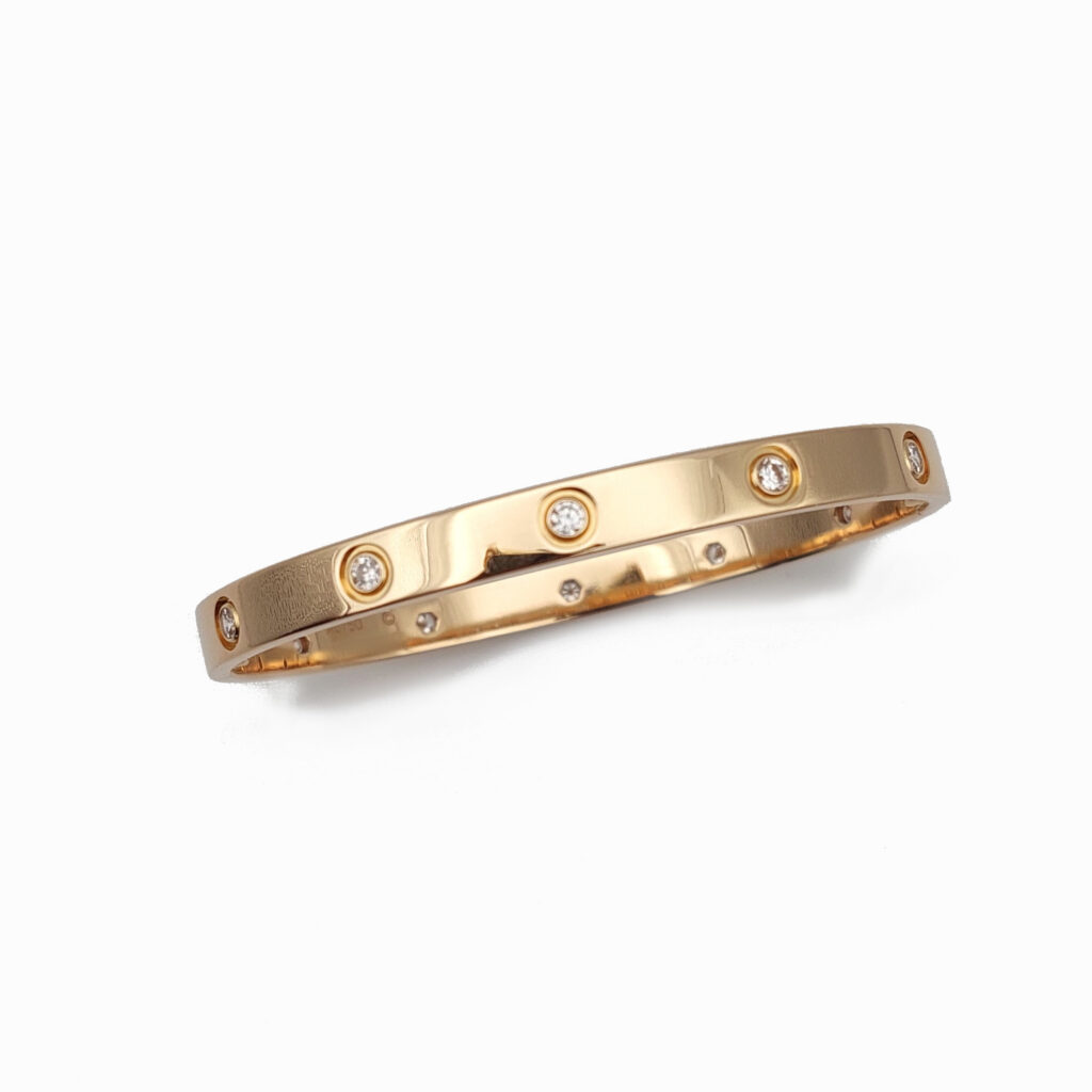 Bracelet Cartier Love diamants et or jaune 18k, Modèle Classique 10 diamants