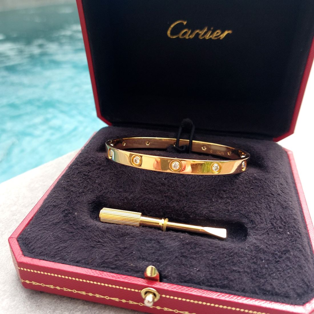 Bracelet Cartier Love diamants et or jaune 18k, Modèle Classique 10 diamants, dans son écrin de la Maison Cartier et tournevis