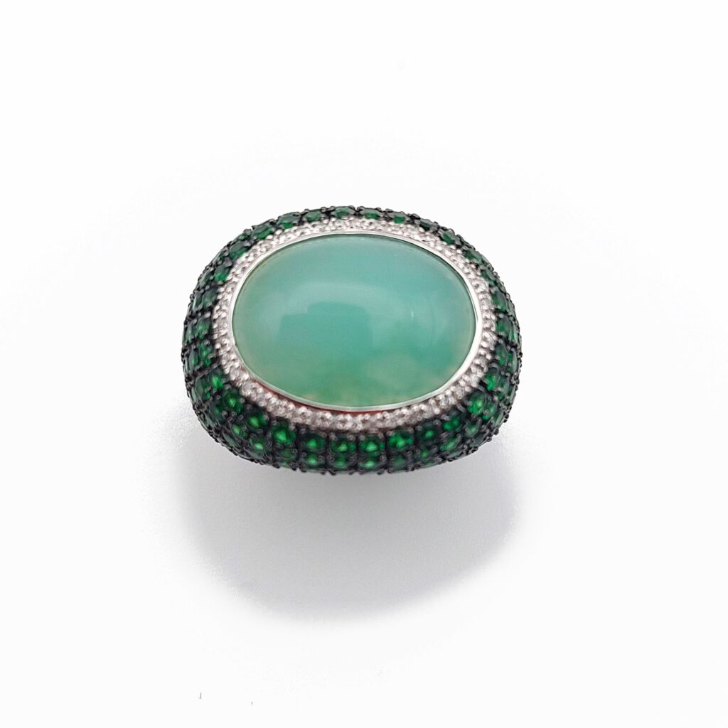 Bague boule "Menthe", cabochon d'agate verte, diamants et tsavorites